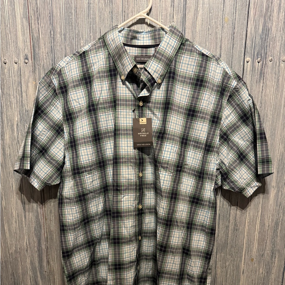 XL Van Heusen Short Sleeve Button Down Shirt